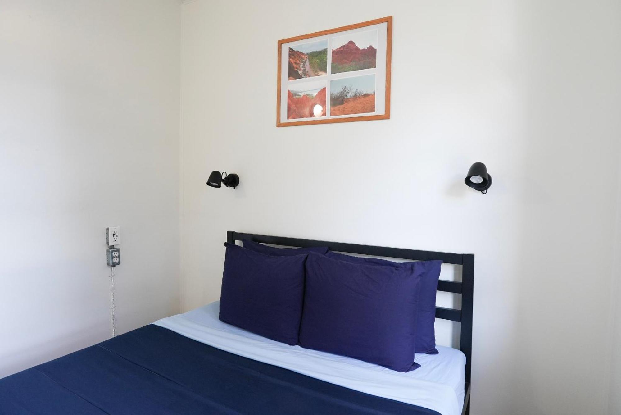 Queen Room with Shared Bathroom,1686436930:JPEG